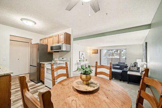 1690 Highway 36 w 224, Roseville, MN 55113