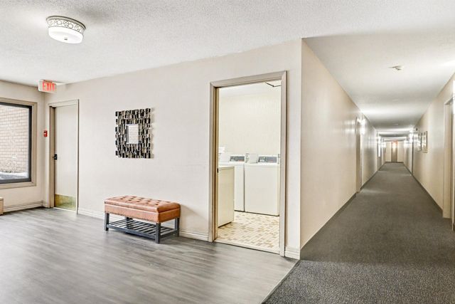 1690 Highway 36 w 224, Roseville, MN 55113