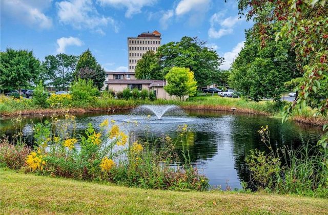 1690 Highway 36 w 224, Roseville, MN 55113