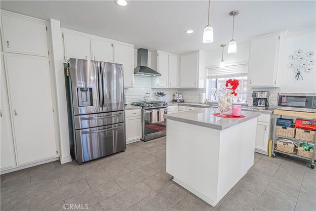 27738 Hyssop Lane, Saugus, CA 91350