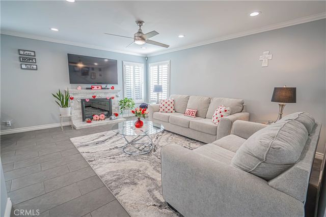 27738 Hyssop Lane, Saugus, CA 91350