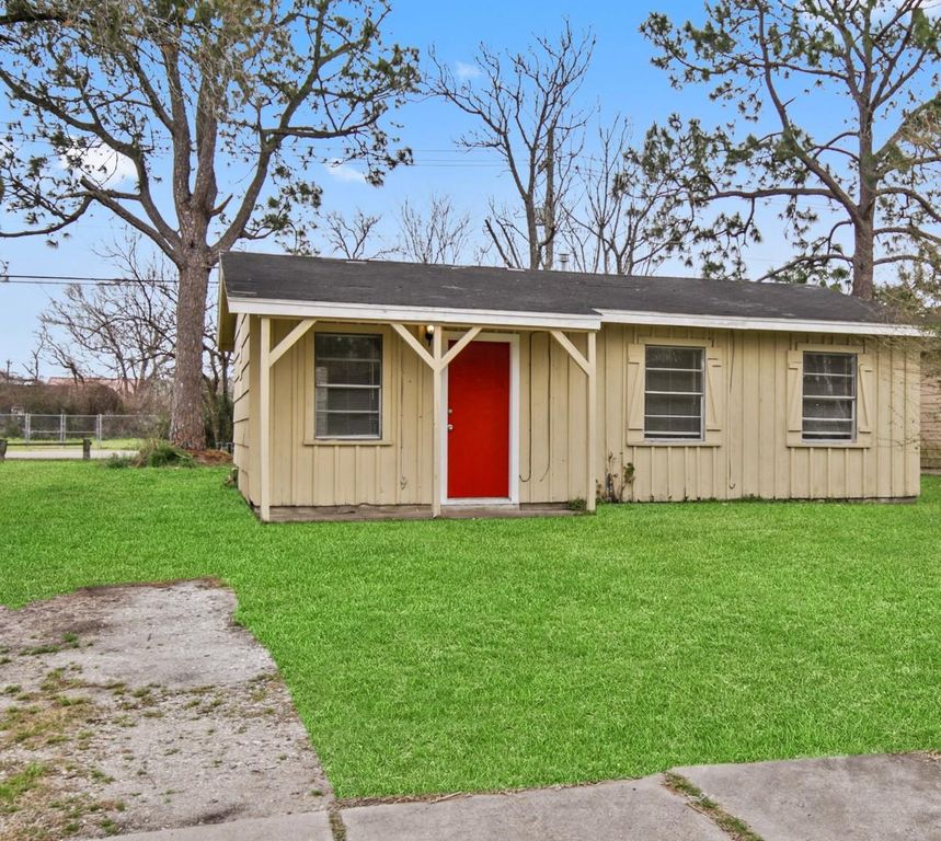 612 Marshall Road, Angleton, TX 77515