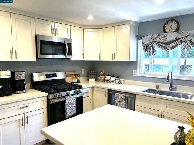 54 Kay Dr, Vallejo, CA 94590