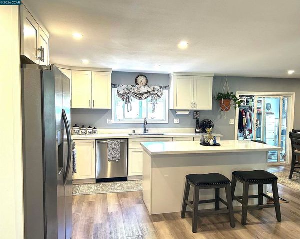 54 Kay Dr, Vallejo, CA 94590