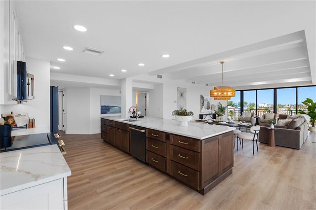 7600 BAYSHORE DRIVE 606, Treasure Island, FL 33706