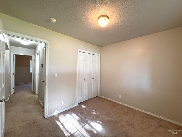 841 SW Independence Ave, Mountain Home, ID 83647