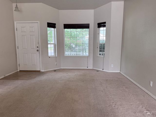 841 SW Independence Ave, Mountain Home, ID 83647