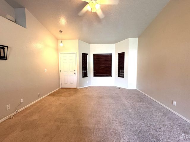 841 SW Independence Ave, Mountain Home, ID 83647