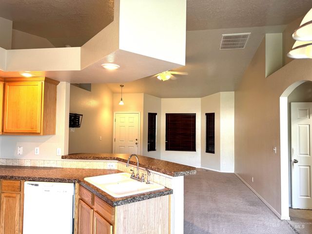 841 SW Independence Ave, Mountain Home, ID 83647