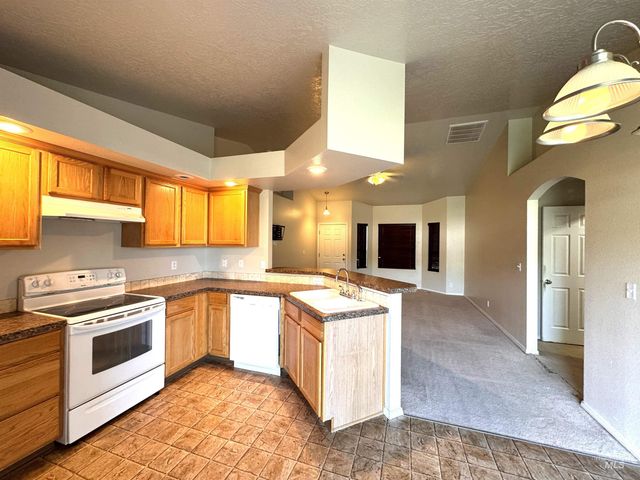 841 SW Independence Ave, Mountain Home, ID 83647