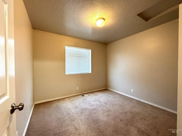 841 SW Independence Ave, Mountain Home, ID 83647