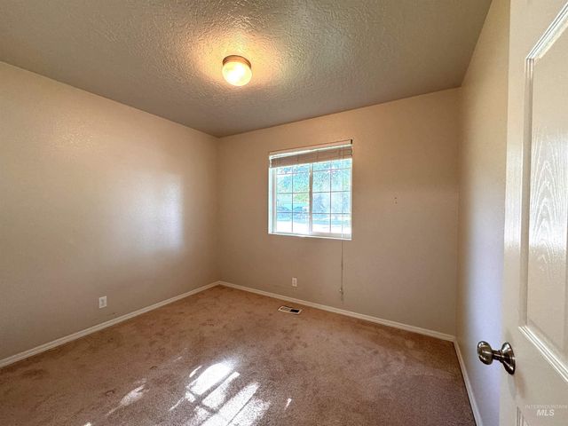841 SW Independence Ave, Mountain Home, ID 83647