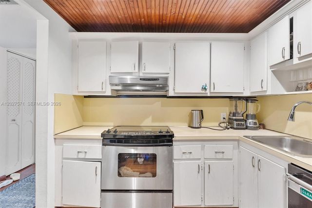 20400 W Country Club Dr 214, Aventura, FL 33180