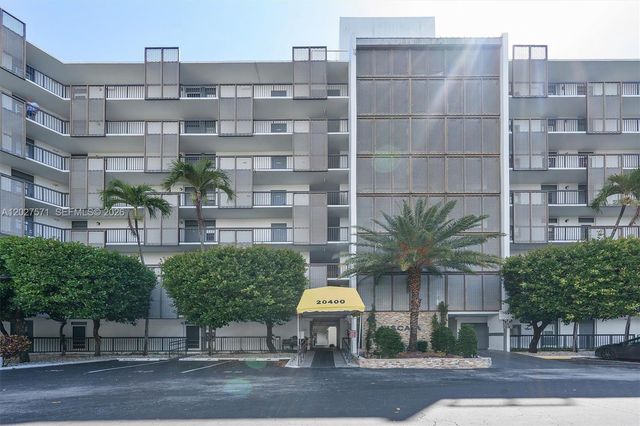 20400 W Country Club Dr 214, Aventura, FL 33180