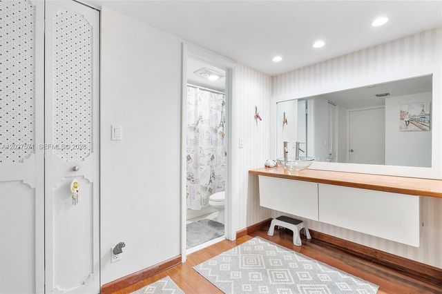 20400 W Country Club Dr 214, Aventura, FL 33180