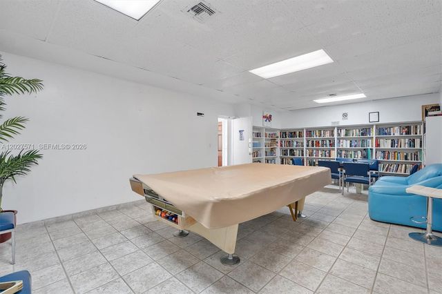 20400 W Country Club Dr 214, Aventura, FL 33180