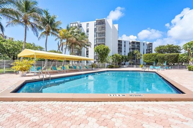 20400 W Country Club Dr 214, Aventura, FL 33180