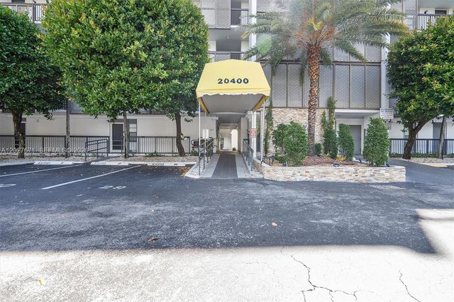 20400 W Country Club Dr 214, Aventura, FL 33180