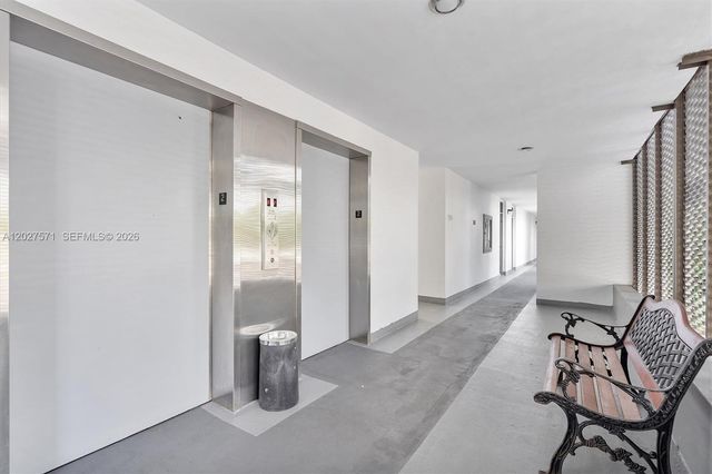 20400 W Country Club Dr 214, Aventura, FL 33180