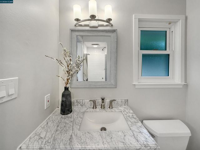 8 Cherry Hills Ct, Lafayette, CA 94549