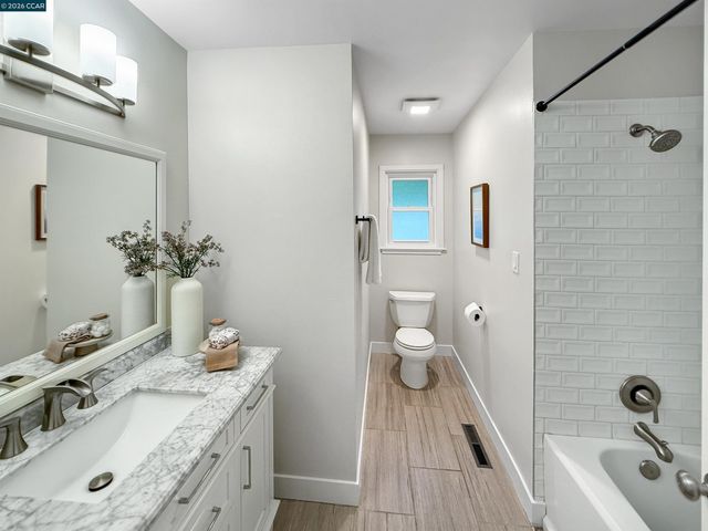 8 Cherry Hills Ct, Lafayette, CA 94549
