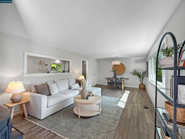 8 Cherry Hills Ct, Lafayette, CA 94549