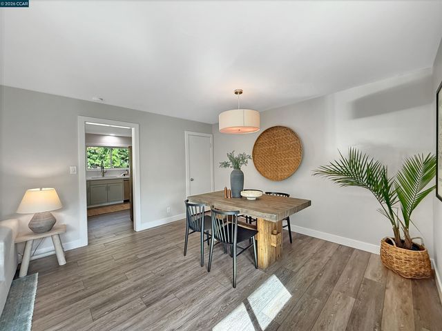 8 Cherry Hills Ct, Lafayette, CA 94549