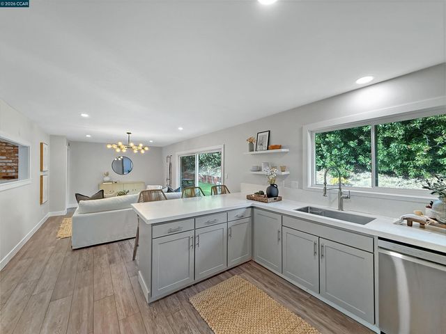 8 Cherry Hills Ct, Lafayette, CA 94549