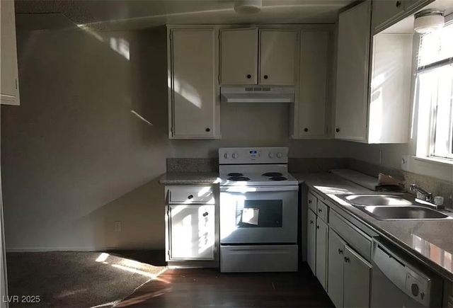 146 Greenbriar Townhouse Way, Las Vegas, NV 89121