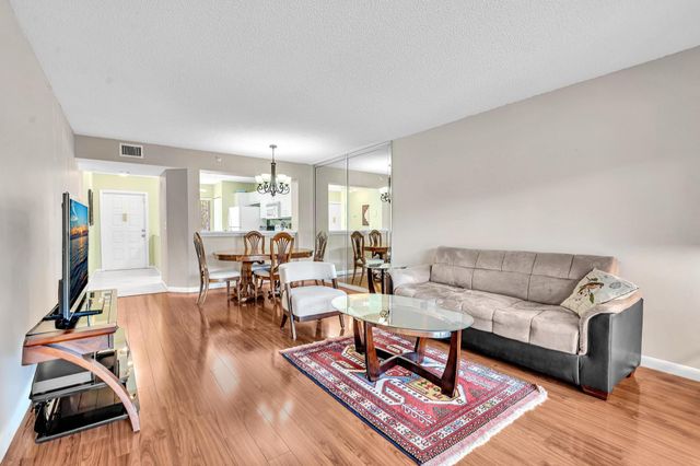 9537 Weldon Circle I213, Tamarac, FL 33321