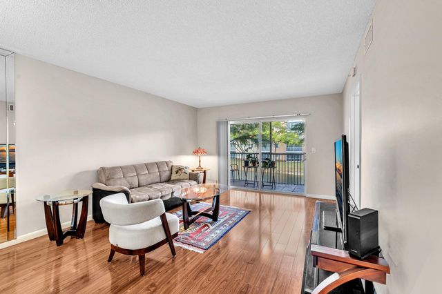 9537 Weldon Circle I213, Tamarac, FL 33321