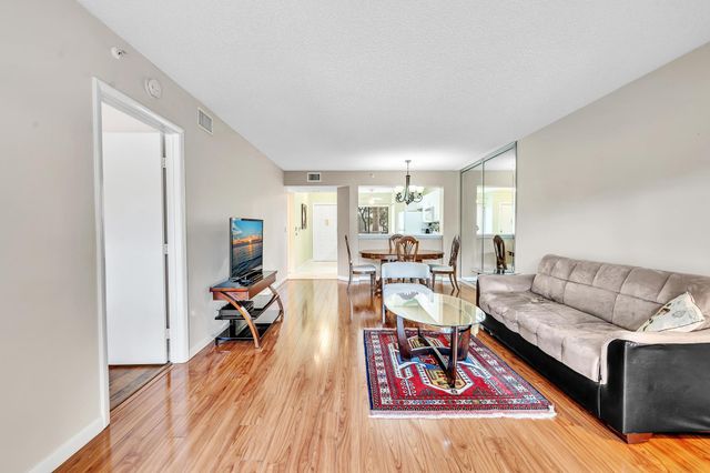 9537 Weldon Circle I213, Tamarac, FL 33321