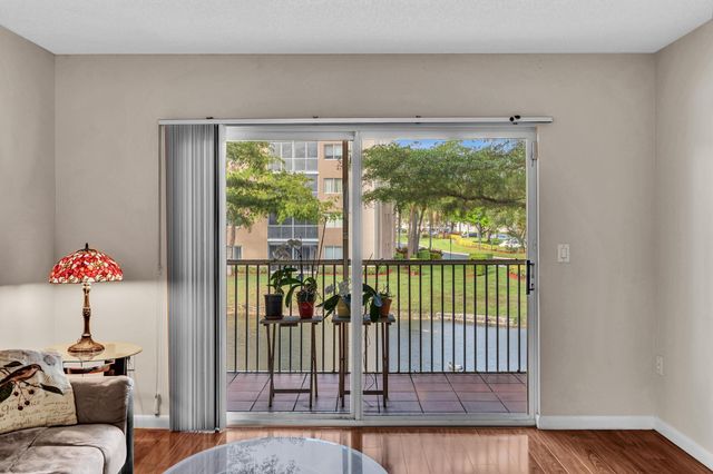 9537 Weldon Circle I213, Tamarac, FL 33321