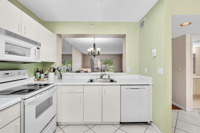 9537 Weldon Circle I213, Tamarac, FL 33321