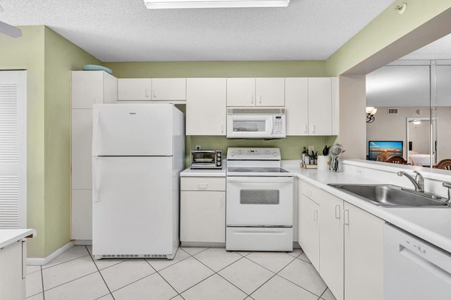 9537 Weldon Circle I213, Tamarac, FL 33321