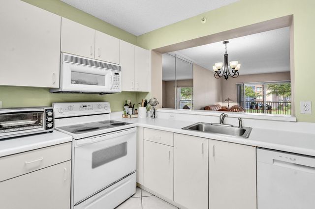 9537 Weldon Circle I213, Tamarac, FL 33321