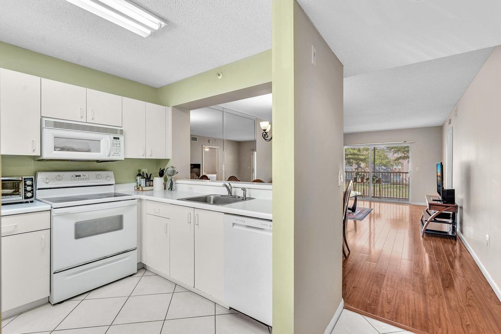 9537 Weldon Circle I213, Tamarac, FL 33321