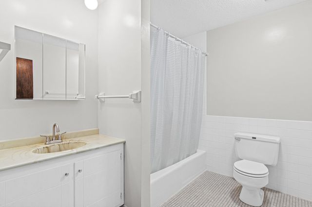 4000 Foss Road 204, Saint Anthony, MN 55421
