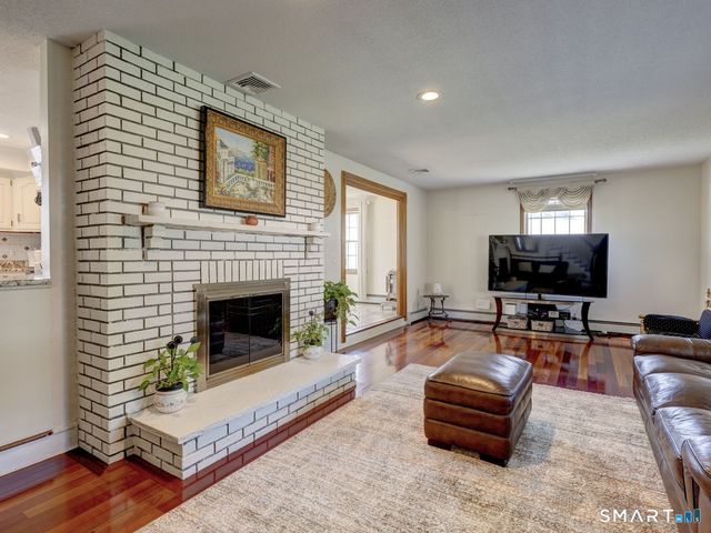 43 Raynor Street, Southington, CT 06489