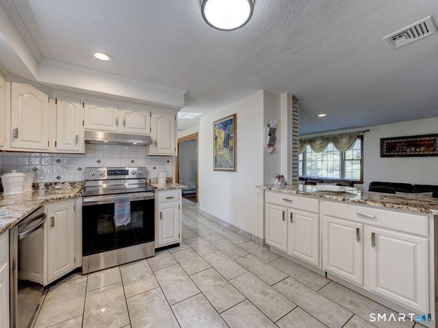 43 Raynor Street, Southington, CT 06489