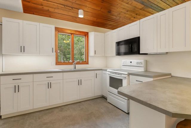 88 E Waterloo Road, Waterloo, WI 53594