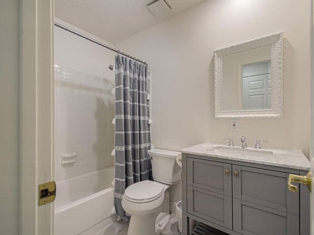 3919 NE Sequoia Street, Lee's Summit, MO 64064