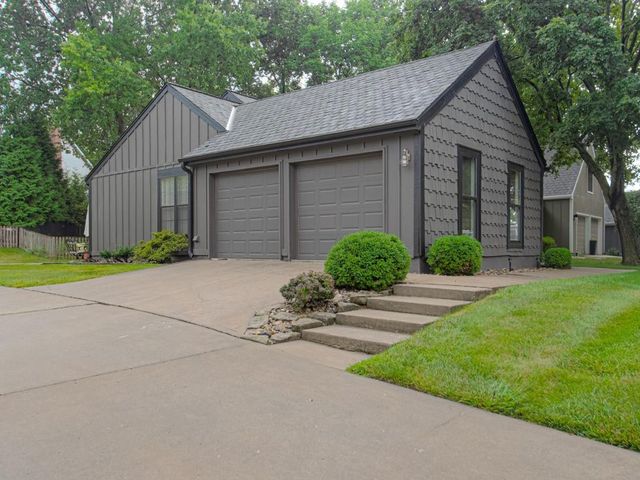 3919 NE Sequoia Street, Lee's Summit, MO 64064