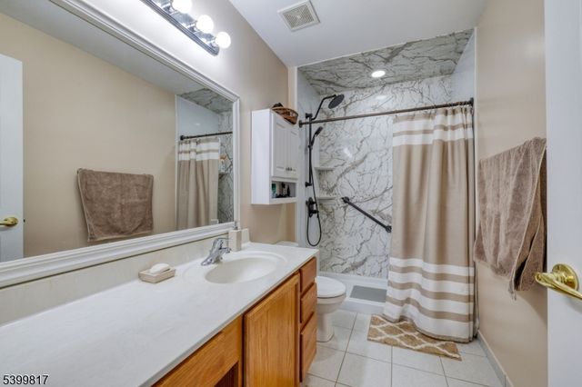 9 Crestmont Ct, Hardyston Twp., NJ 07419