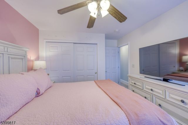 9 Crestmont Ct, Hardyston Twp., NJ 07419