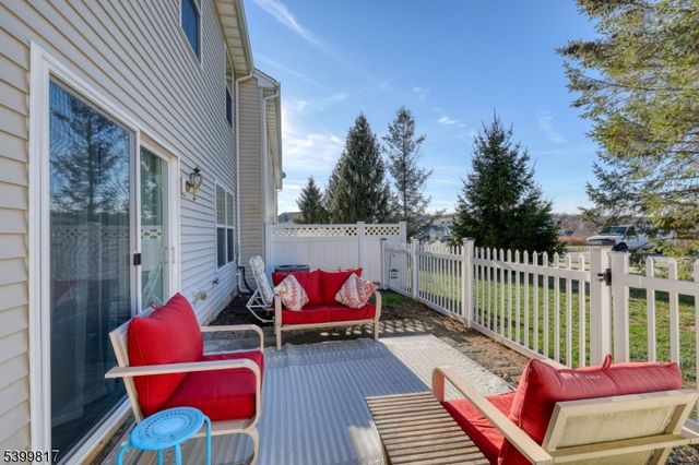 9 Crestmont Ct, Hardyston Twp., NJ 07419