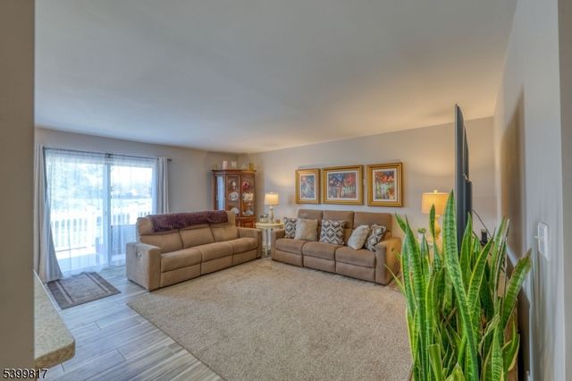 9 Crestmont Ct, Hardyston Twp., NJ 07419