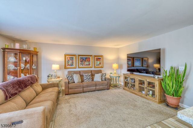 9 Crestmont Ct, Hardyston Twp., NJ 07419