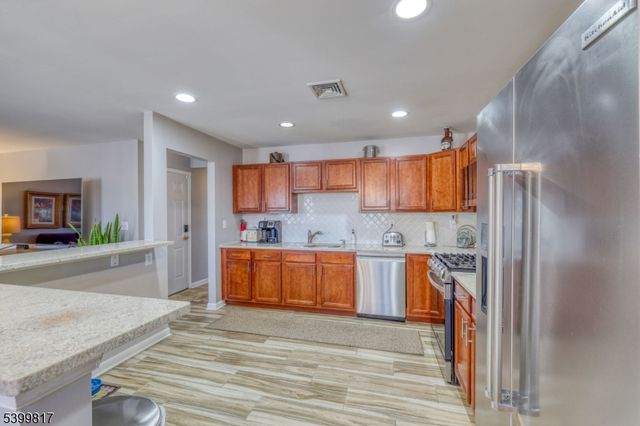 9 Crestmont Ct, Hardyston Twp., NJ 07419