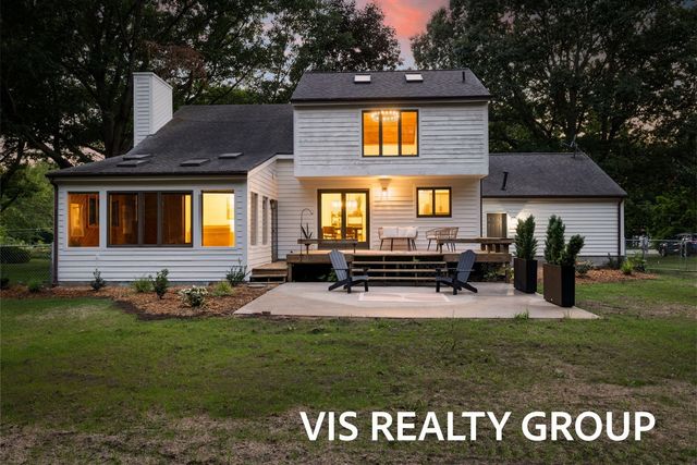 18630 N Fruitport Road, Spring Lake, MI 49456